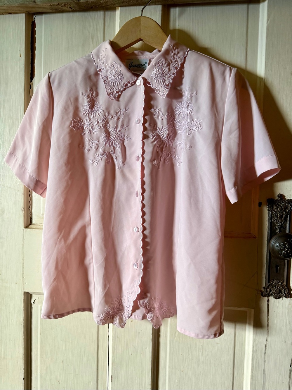 Vintage Pink Embroidered Blouse Scalloped Button Up Romantic Cottagecore Top